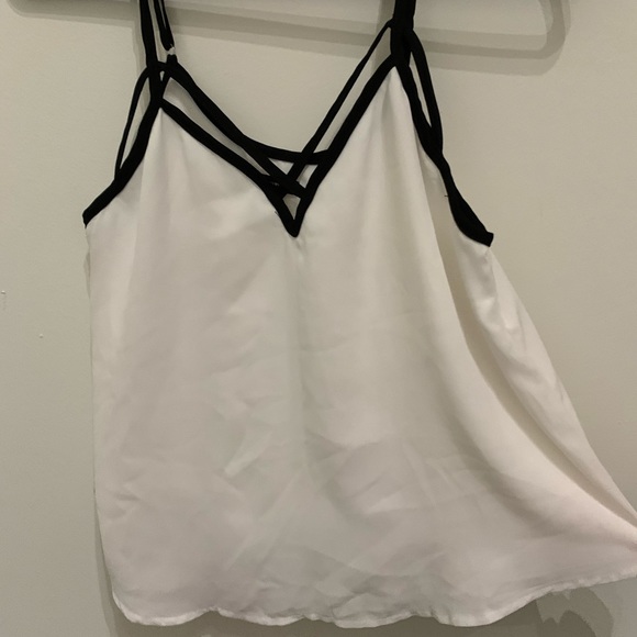 Brandy Melville Fianna tank in black and white - Picture 3 of 7
